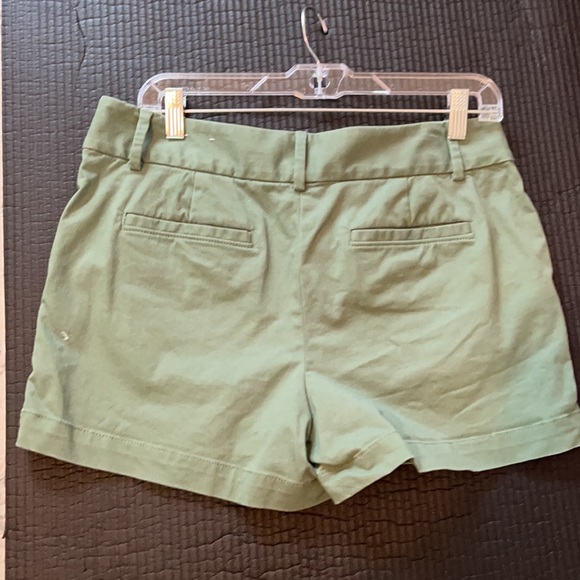 Loft green (army) size 6 shorts - Picture 2 of 4